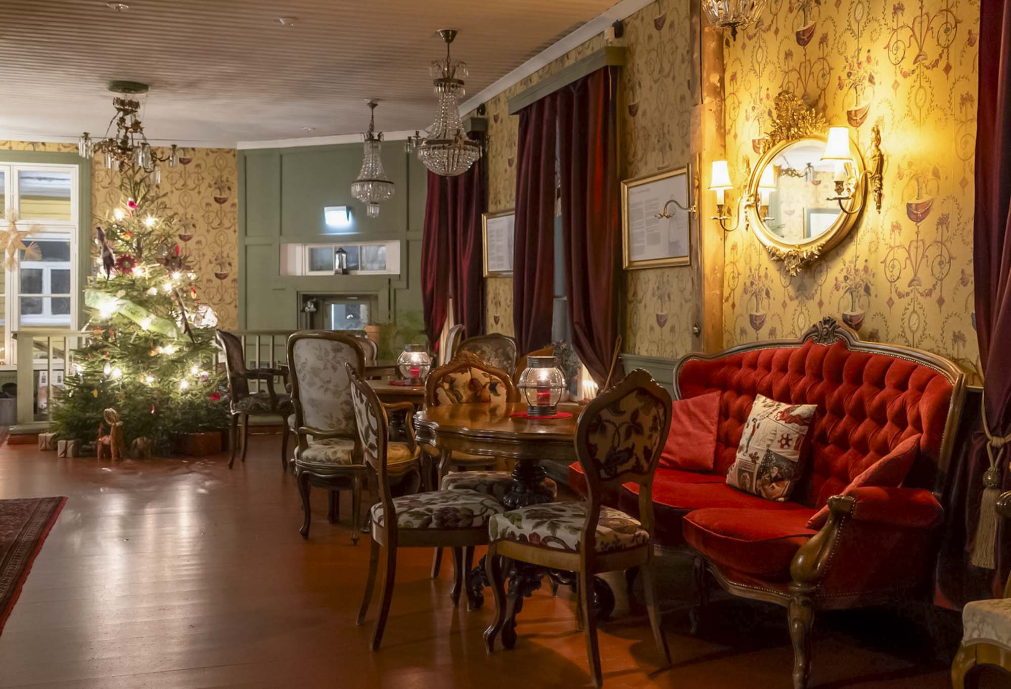about-lang-resort-welcoming-interior