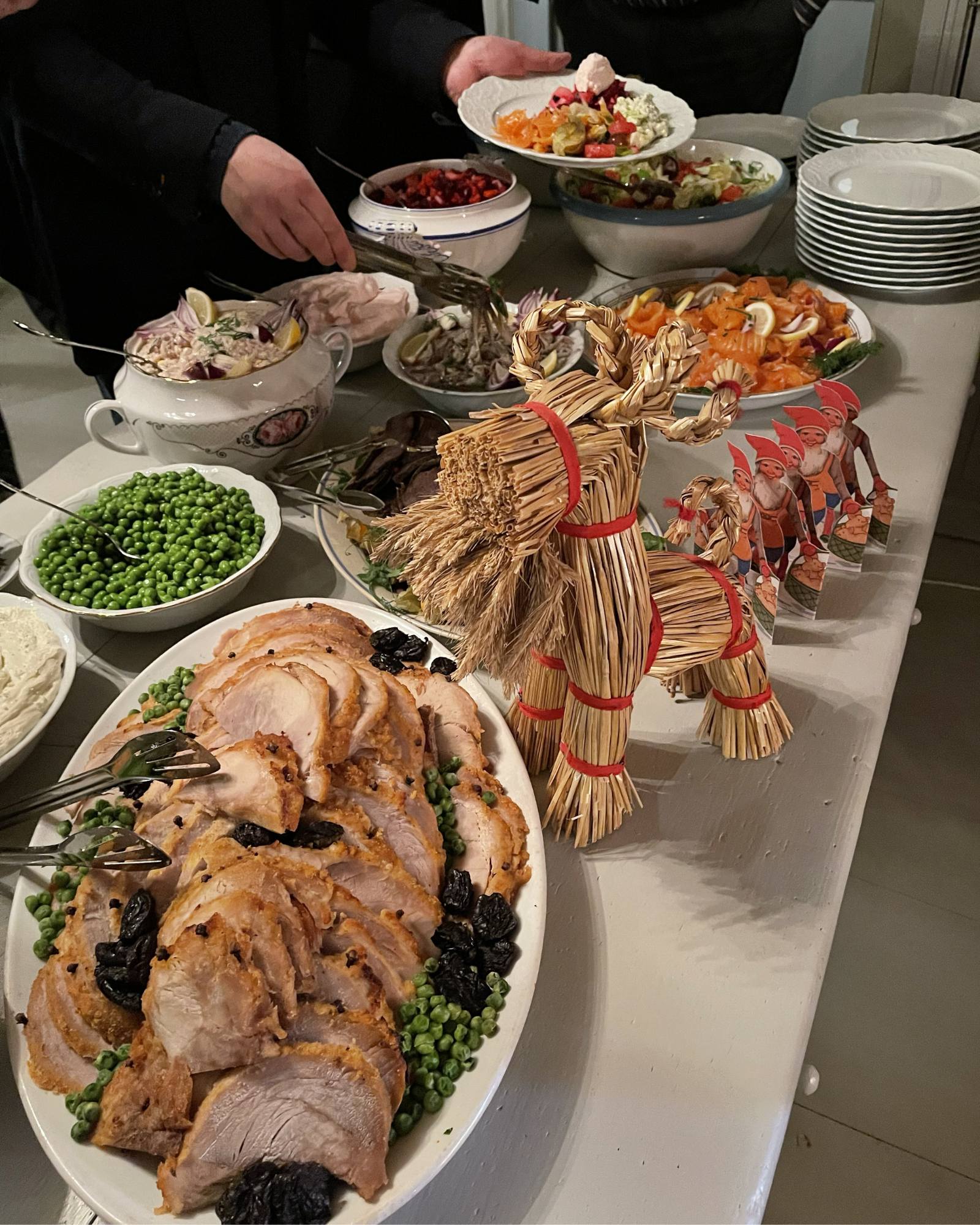christmas-dinner-festive-table
