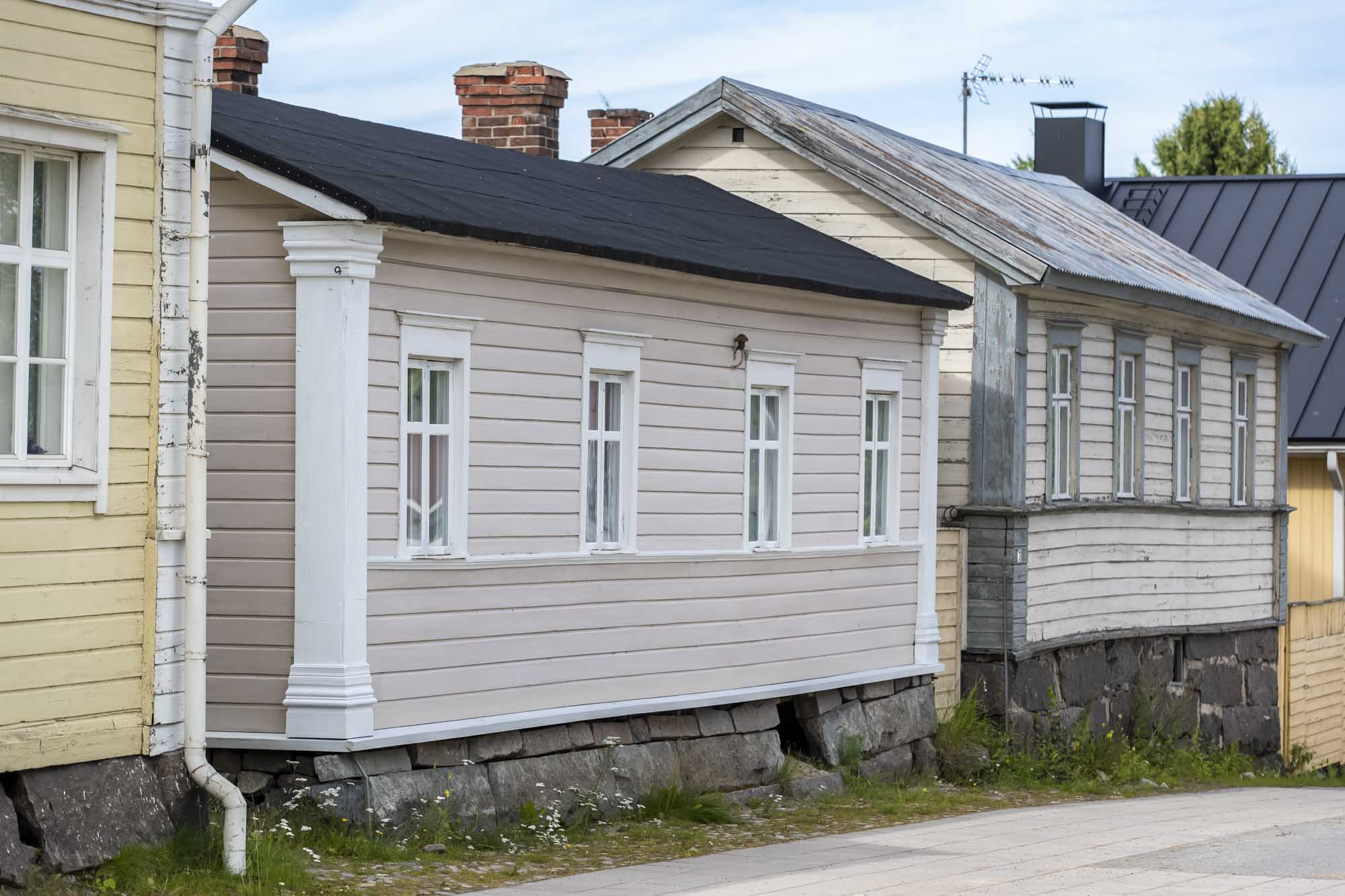 old-raahe-narrow-wooden-street