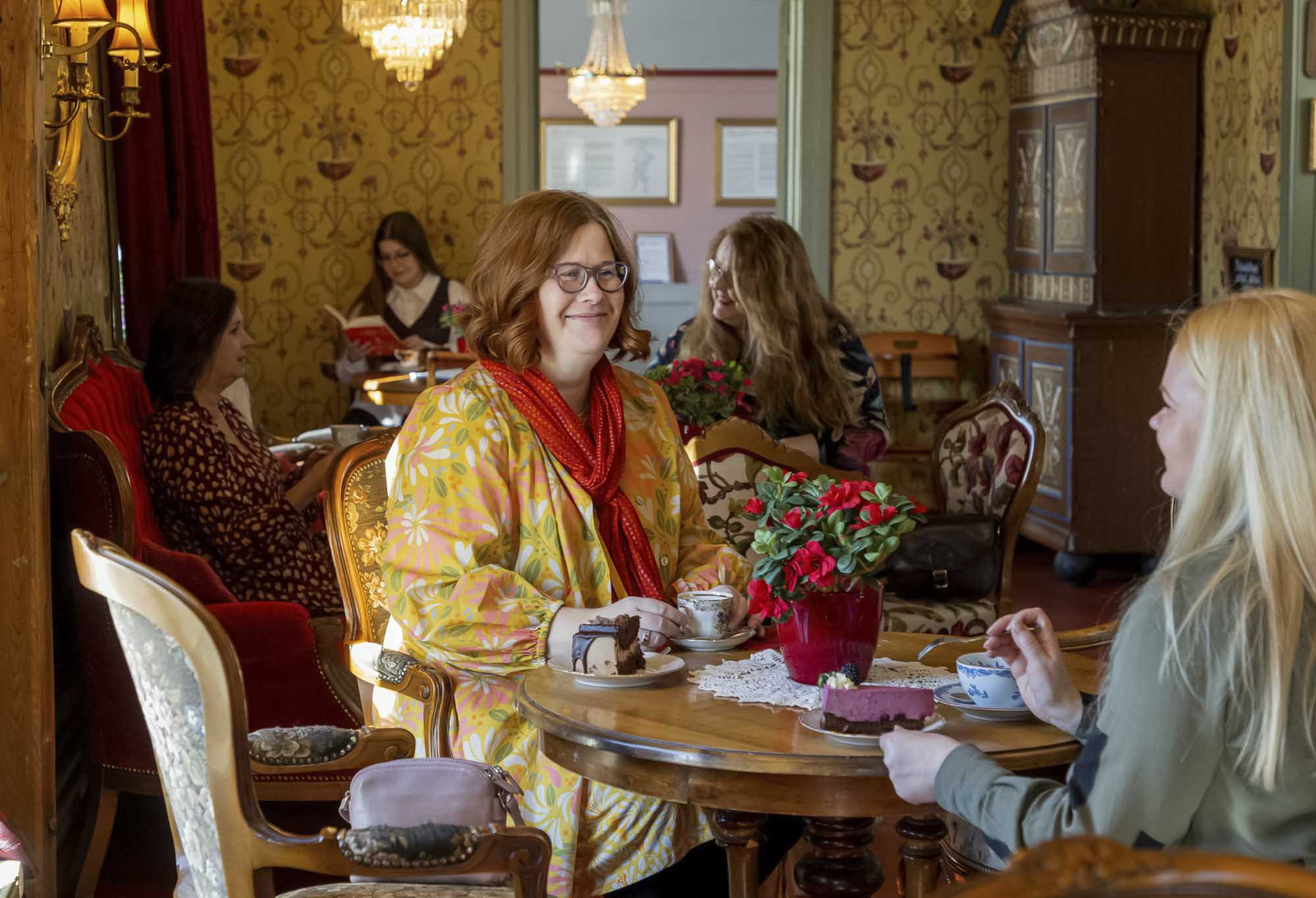 plan-your-visit-host-conversation