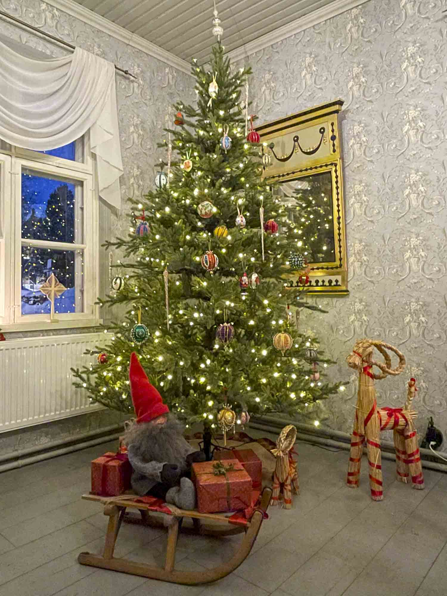 Christmas tree in the merchant house