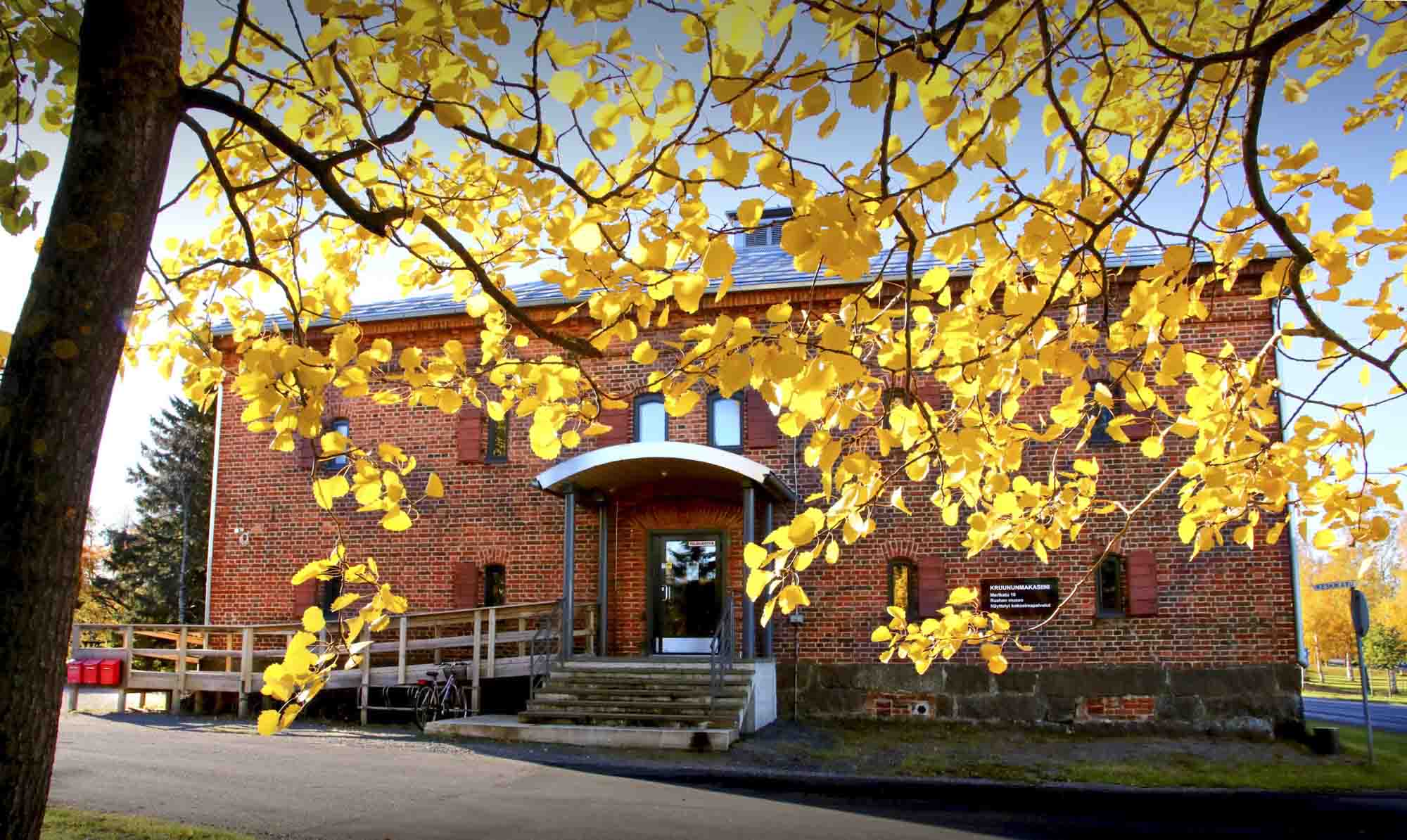 Crown Granary Museum in autumn